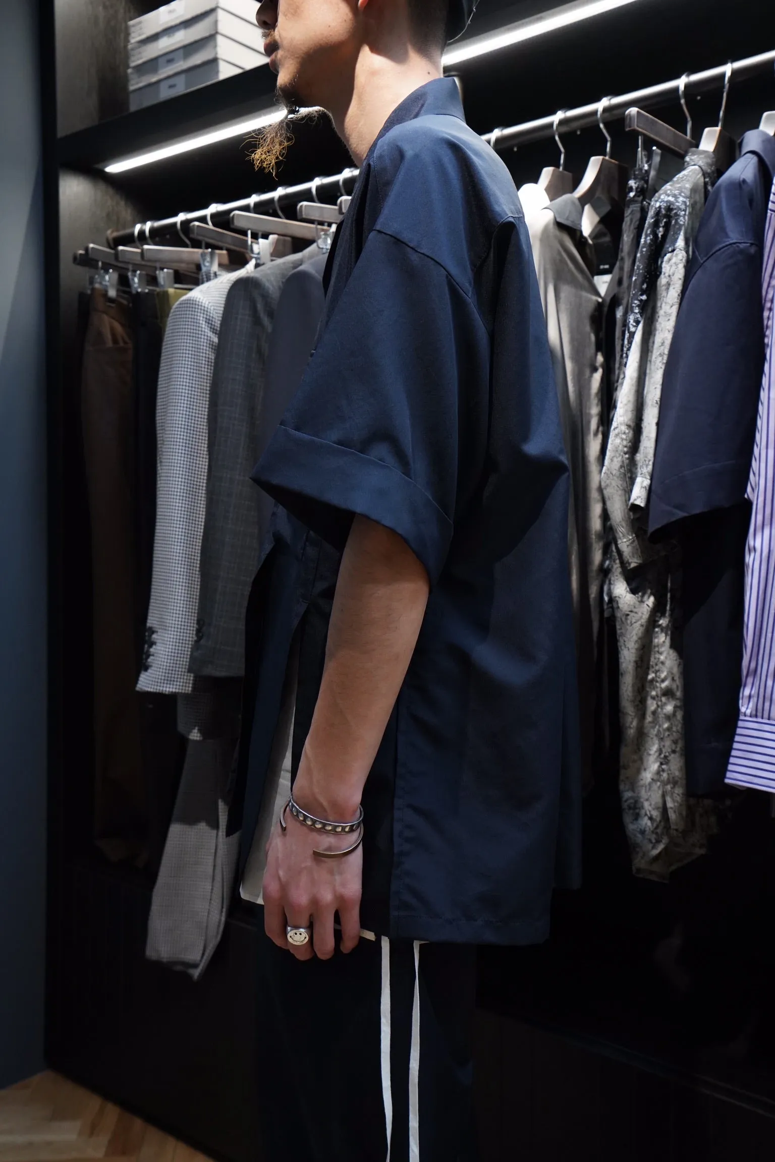 OPEN COLLAR SLIT SHIRT (NAVY)
