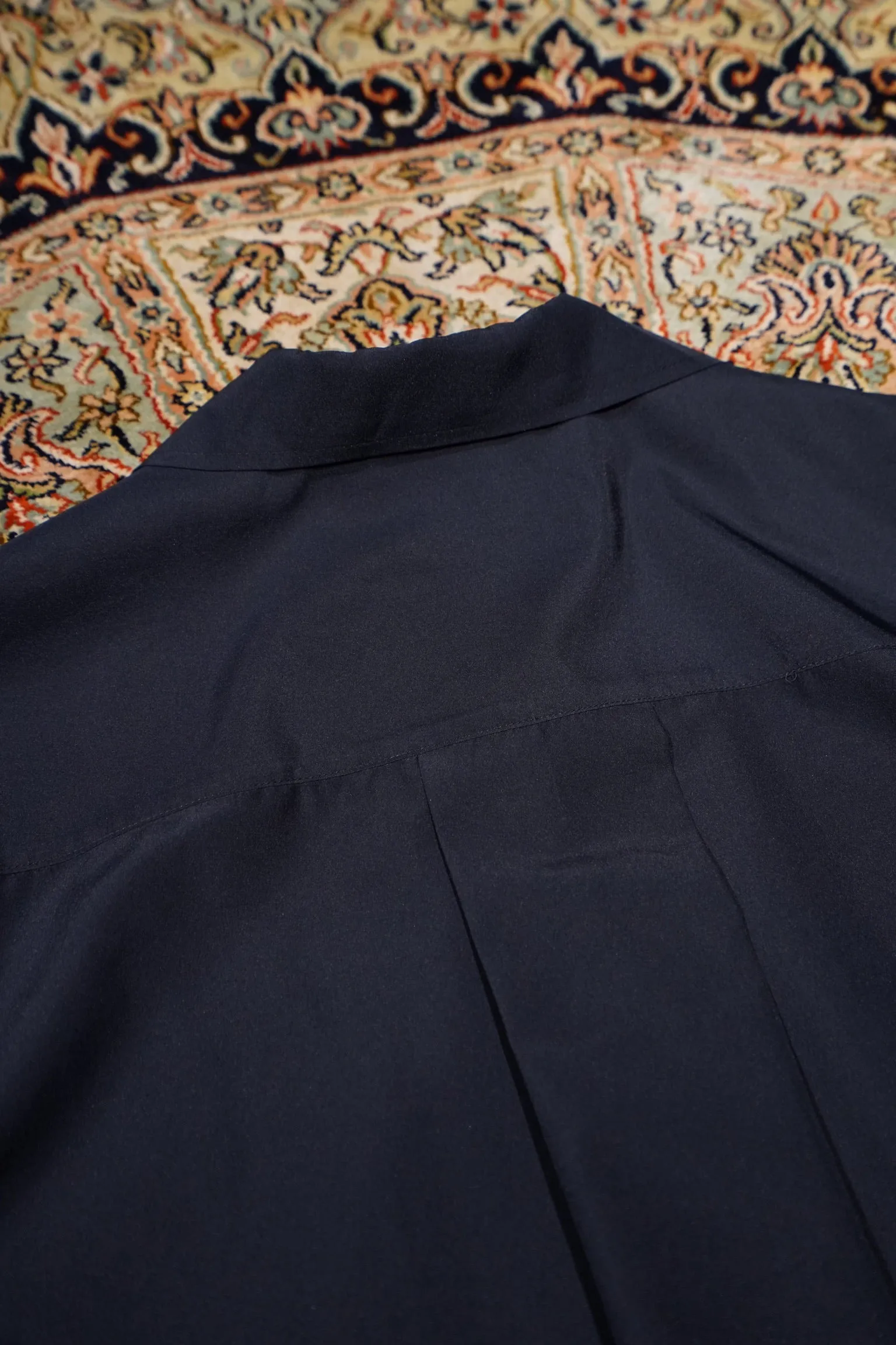 OPEN COLLAR SLIT SHIRT (NAVY)