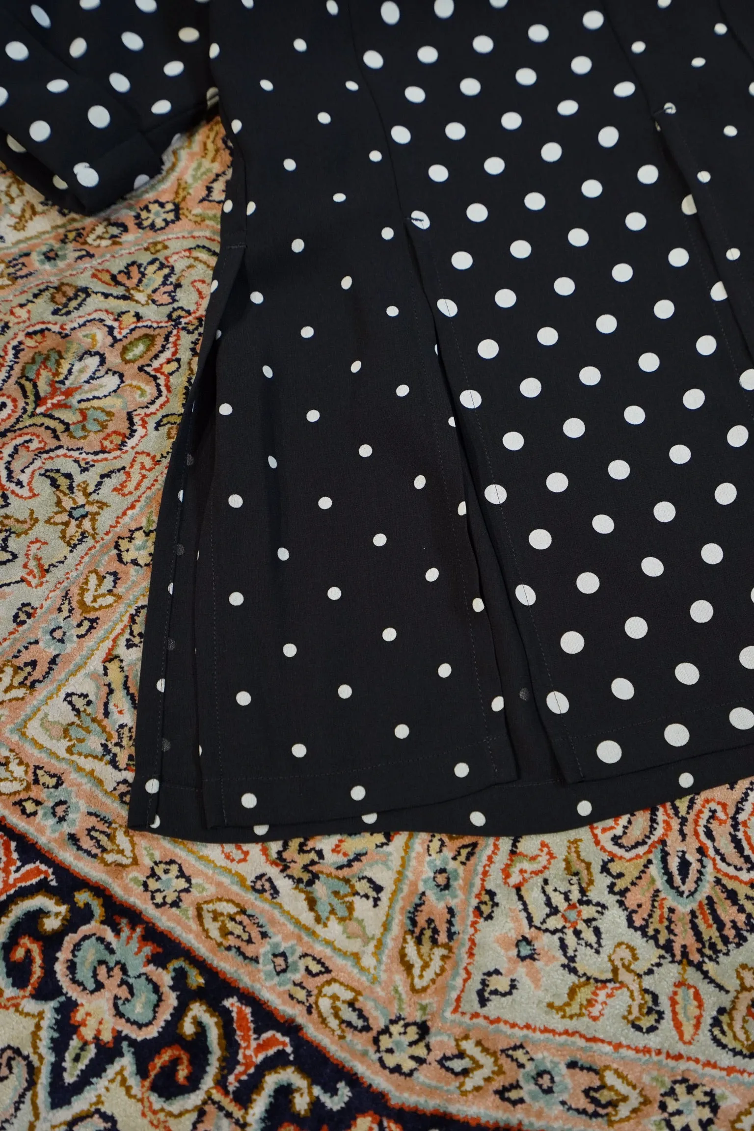 UJOH OPEN COLLAR SLIT SHIRT (BLACK DOT)